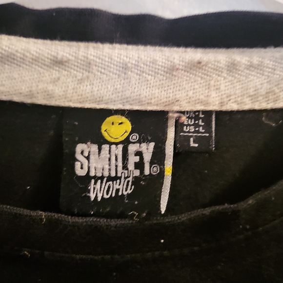 Smiley World Graphic T-shirt | Size Large - Picture 4 of 8